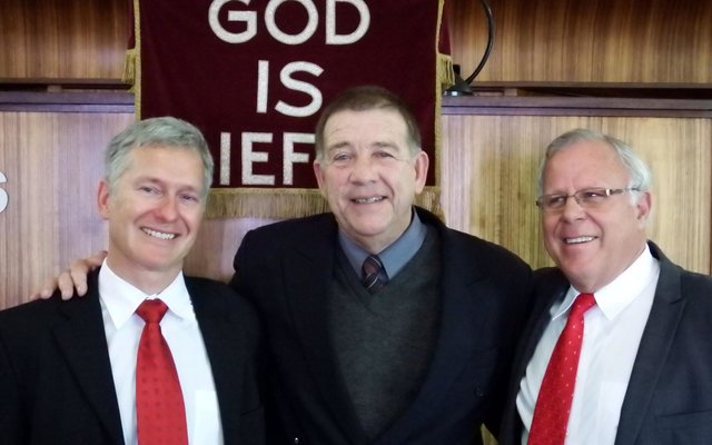 Die leraars-driemanskap van die NG-gemeente, met vlnr ds Willie Kotze, dr Bobo van Zyl en ds Dirk van Dyk